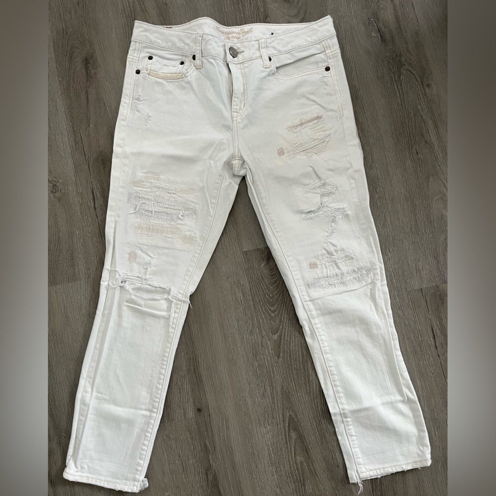 American Eagle White Distressed Jeans